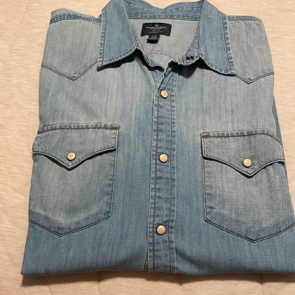 Men’s light wash denim button up shirt